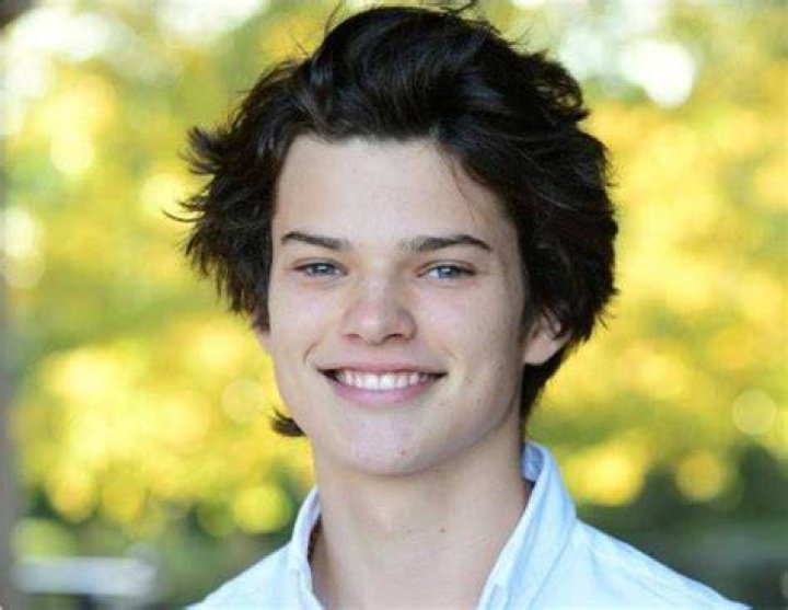 Tyler Cameron (Bachelorette) Biography, Age, Wiki, Height, Weight, Girlfriend, Family & More ·